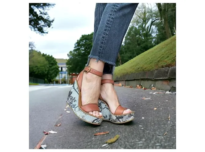 Miu Miu Sandalias Castaño 