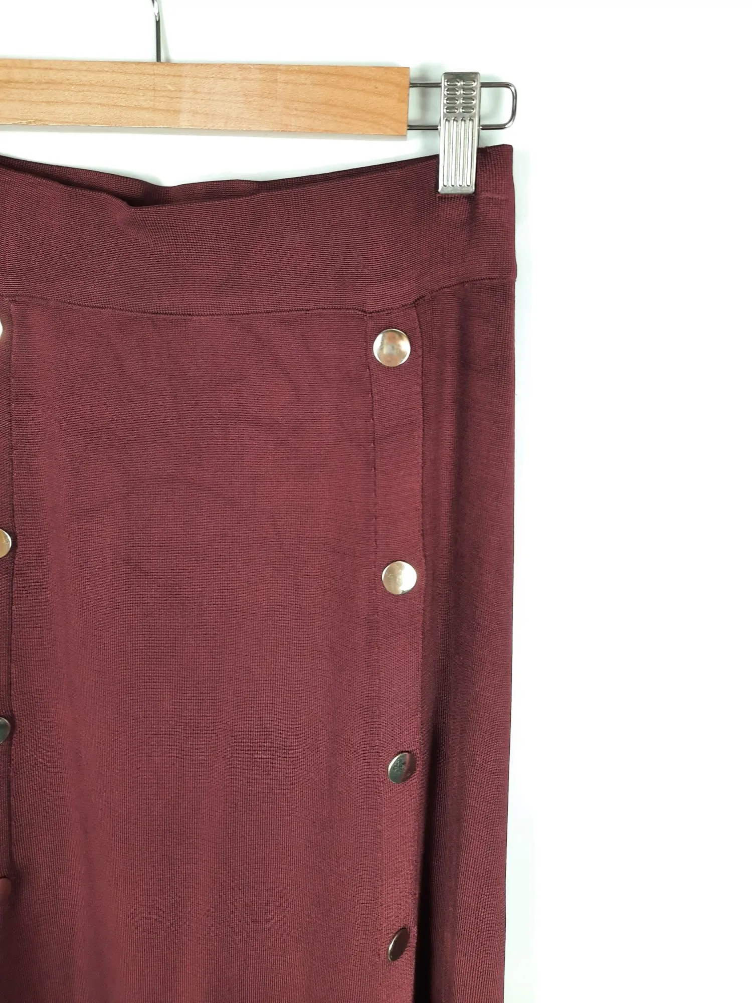ZARA. falda burdeos botones T.m